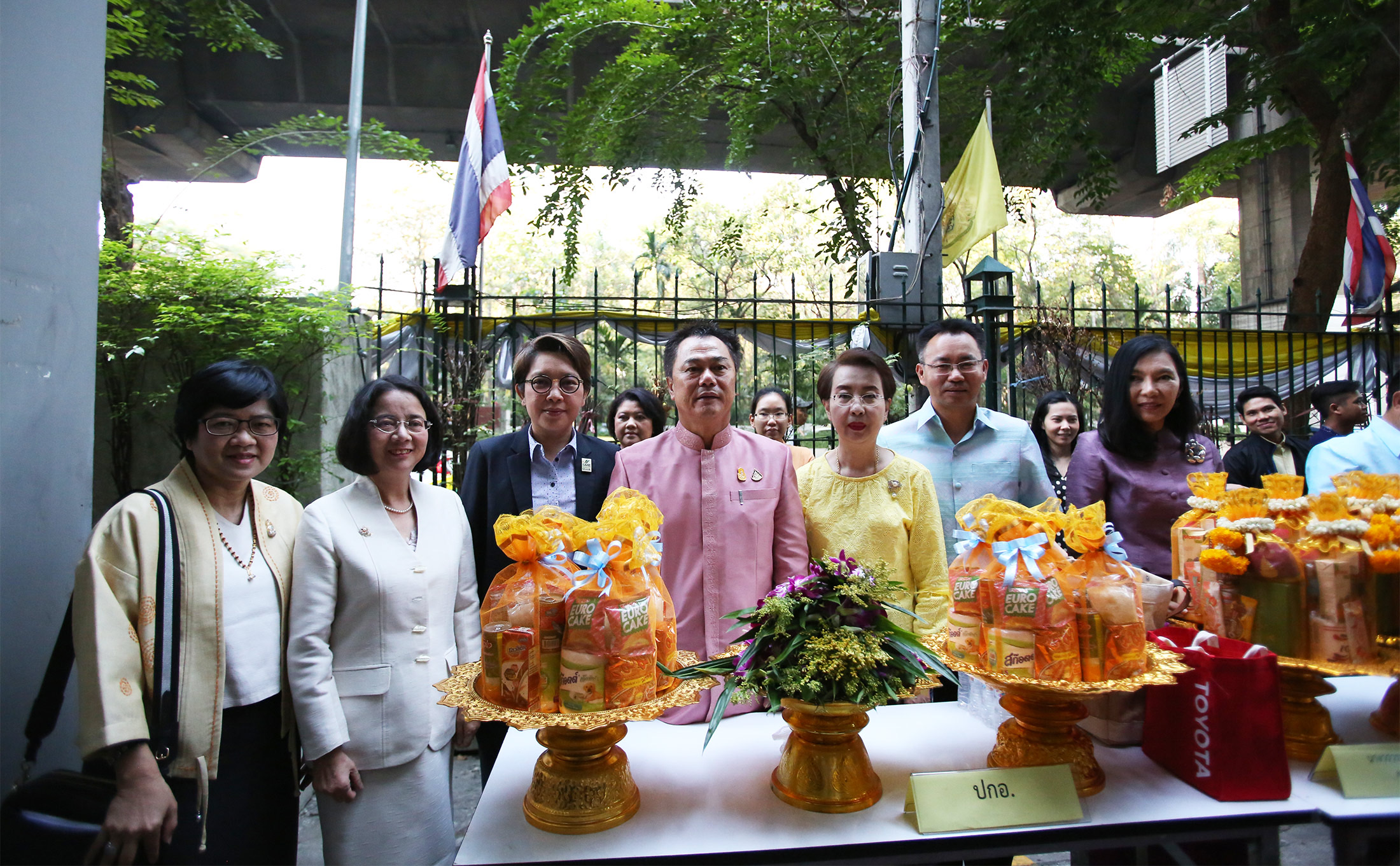 ธพว. ร่วมทำบุญตักบาตรวันขึ้นปีใหม่