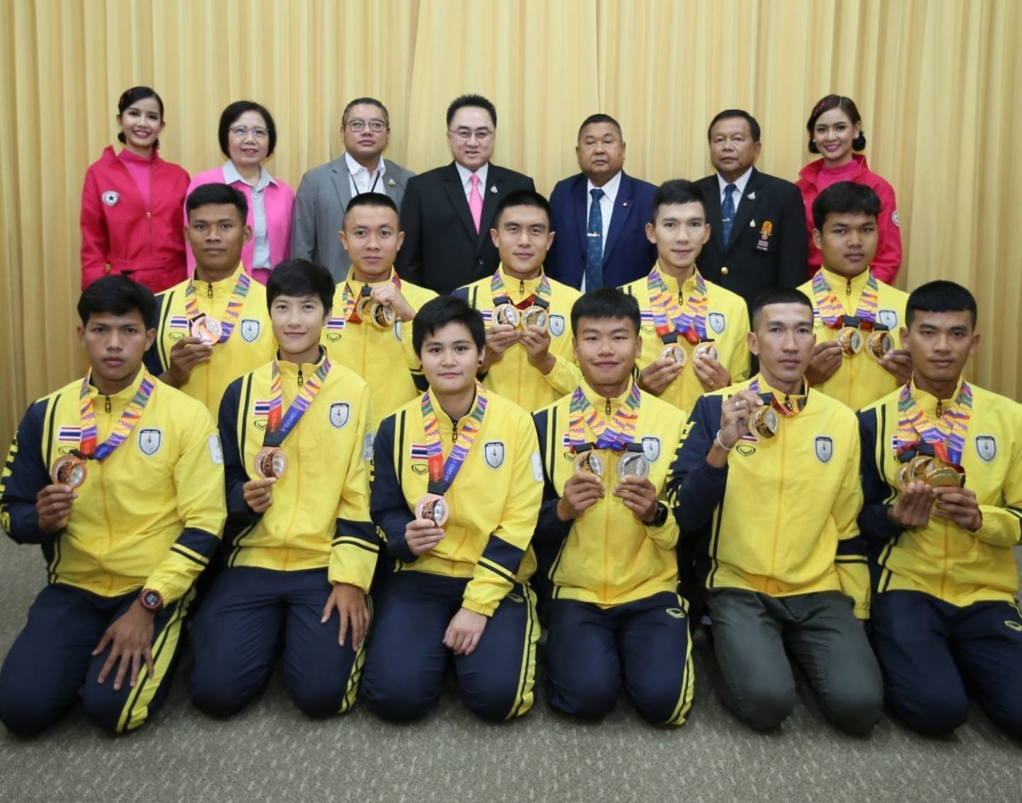 ออมสิน แสดงความยินดีกับนักกีฬาจักรยานทีมชาติไทย