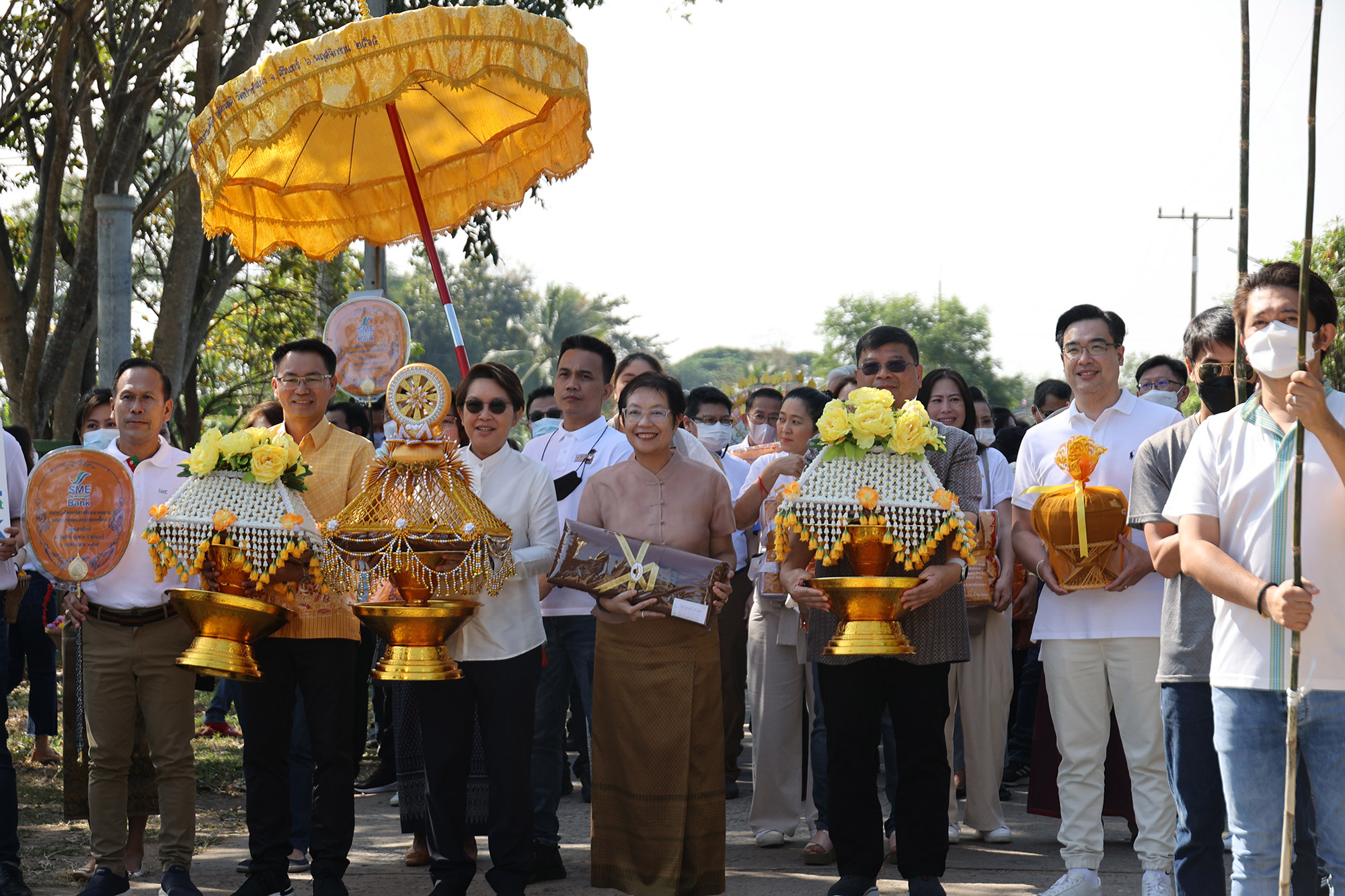 ธพว.พร้อมประชาชนร่วมทำบุญทอดกฐินสามัคคี จ.สุรินทร์