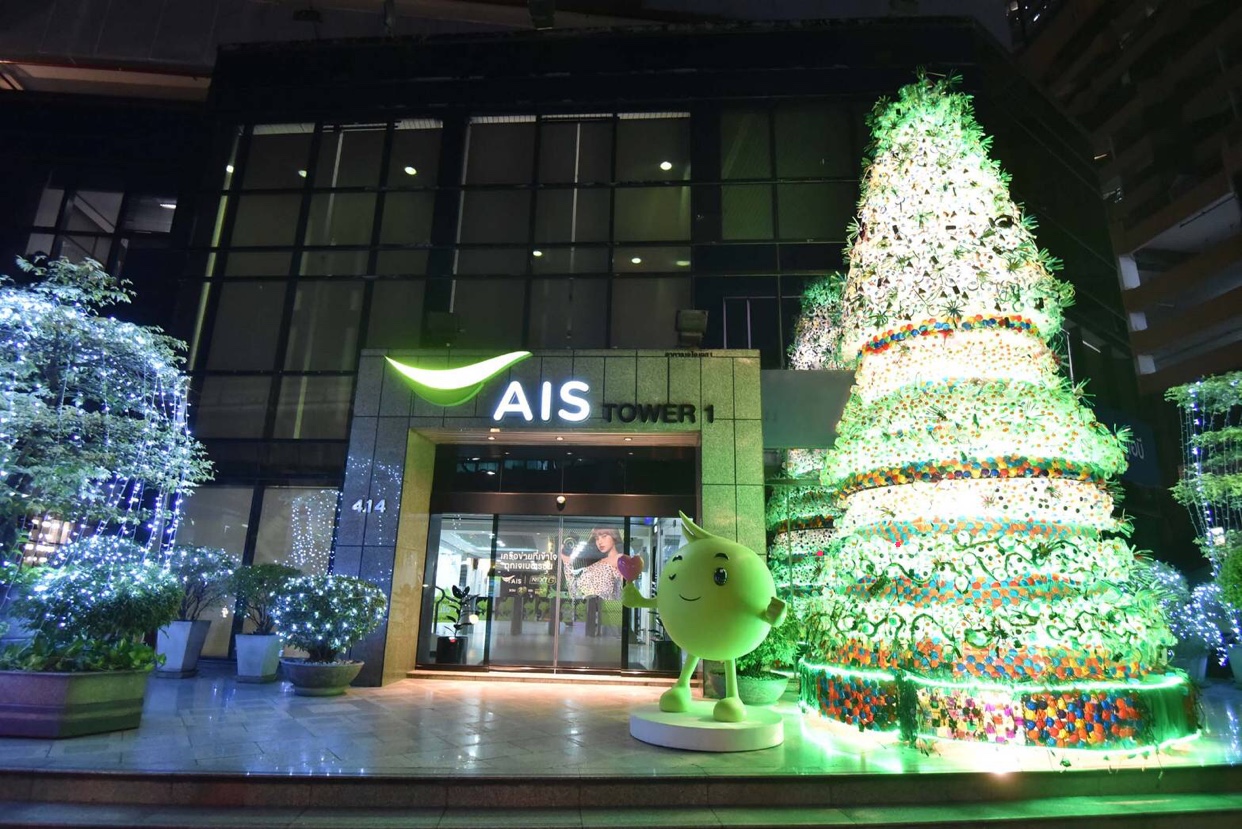 AIS บอกเล่าคุณค่า E-Waste ผ่านต้นคริสต์มาสทำจากขยะอิเล็กทรอนิกส์ ครั้งแรกของไทย